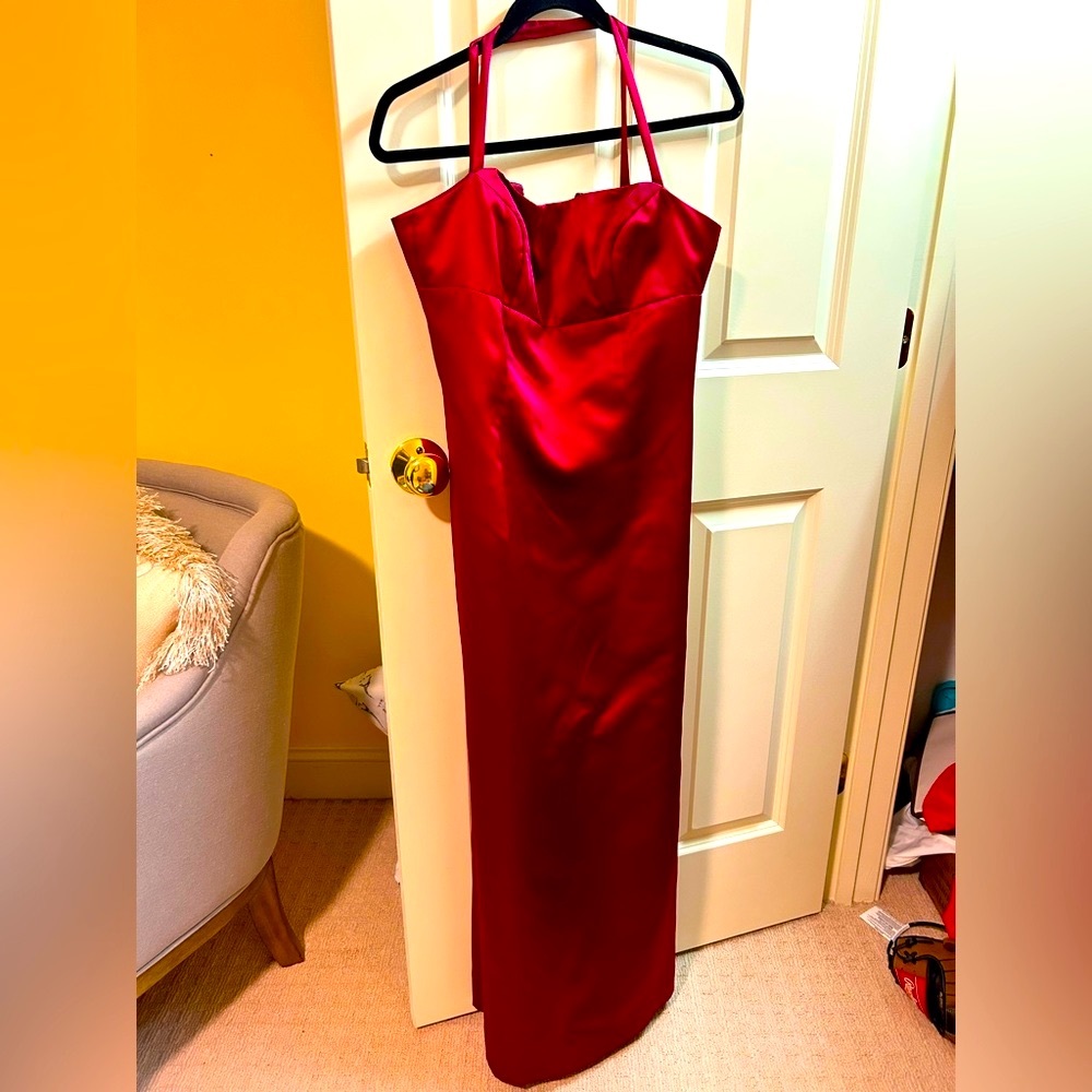 Nicole Miller original evening gown,  Sz 6. Great for events. Perfect condition!